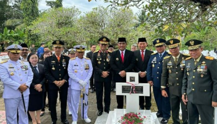 Brigjen Yustinus Hadiri Ziarah Hari Pahlawan di TMP Kairagi Manado