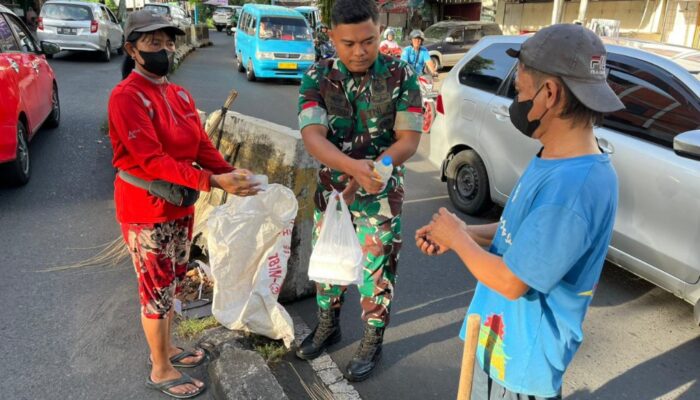 Jumat Berkah, Kodam Merdeka Rutin Bagikan Nasi Kotak