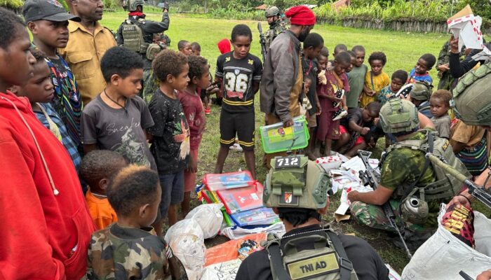 Yonif 712 Hadir Memberikan Rasa Aman Bagi Masyarakat Papua