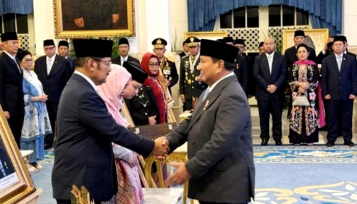 Prabowo Anugerahkan Gelar Pahlawan Nasional kepada 10 Tokoh Besar, dari Soeharto hingga Gus Dur, Ini Daftarnya