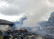 Si Jago Merah Lahap Satu Rumah di Pahaleten Kakas, Penghuni Ceritakan Asap Muncul dari Lantai Bawah