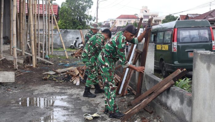 Kodim Minahasa Bersihkan Gereja Katolik Rosa De Lima Tondano, Wujud Kebersamaan dan Toleransi