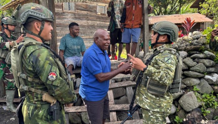 Mayjen Mirza Sapa Prajurit dan Masyarakat Papua