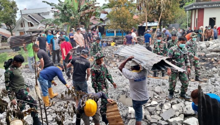 Karya Bakti Kodim Minahasa di Gereja Katolik Santa Maria Ratu Rosario Suci di Pinaras