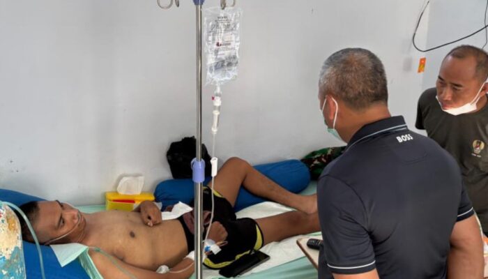 Peduli Prajurit, Pangdam Merdeka Jenguk Personil Yonif Satya Tama di Rumkit Mongisidi