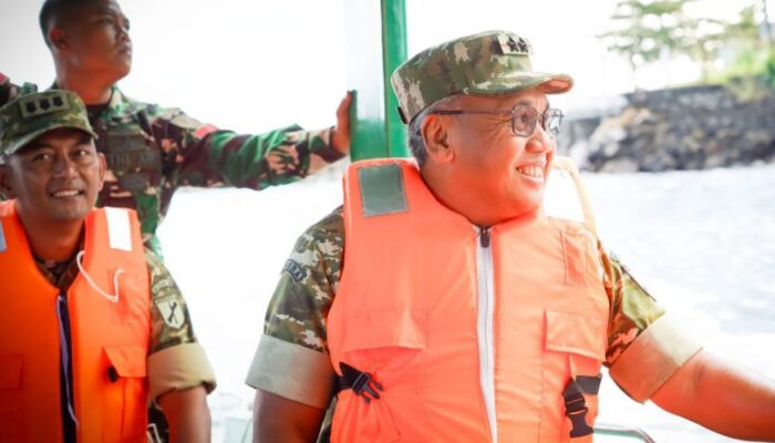 Mayjen Mirza Cek Kesiapan Speed Boat Bantuan Kasad untuk Kodim Sangihe dan Talaud