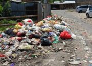 Sampah Masih Hiasi Jalan Pasar Baru Langowan, Keluhan Warga Tak Kunjung Ditangani DLH Minahasa