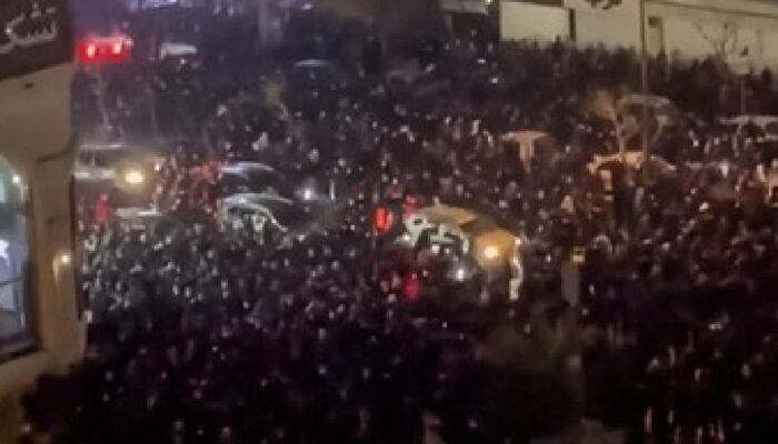 Iran Membara, Negara Dibungkam: Ribuan Tewas, Internet Dipadamkan, Ancaman Perang Menggantung