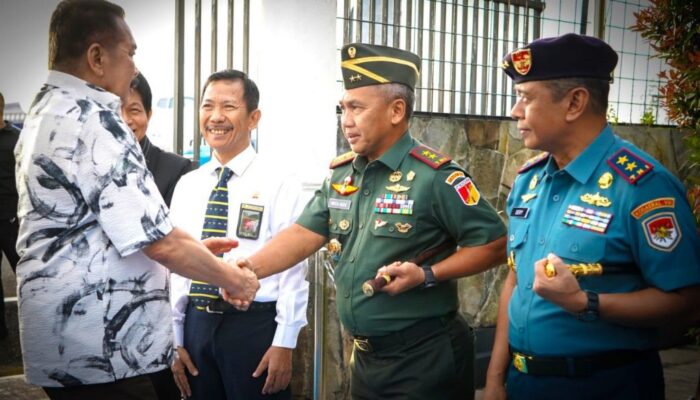 Pangdam Merdeka Sambut Jaksa Agung bersama Forkopimda di Bandara Samratulangi