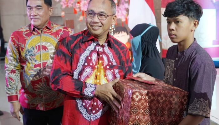 Wujud Toleransi, Mayjen Mirza Hadiri Perayaan Imlek dan Buka Puasa Bersama