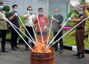 Kejari Minahasa Musnahkan 21,27 Gram Sabu dan 385 Liter Cap Tikus dari 14 Perkara