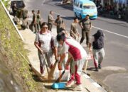 Prajurit Kodam Merdeka Bersihkan Jalan 14 Februari Manado