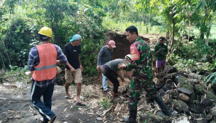 Praka Dendi Terus Kawal Pembangunan Jembatan di Wioi Dua