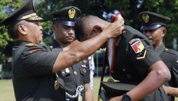 Penutupan Dikmaba, Pangdam Merdeka Tekankan Profesionalisme Prajurit Muda