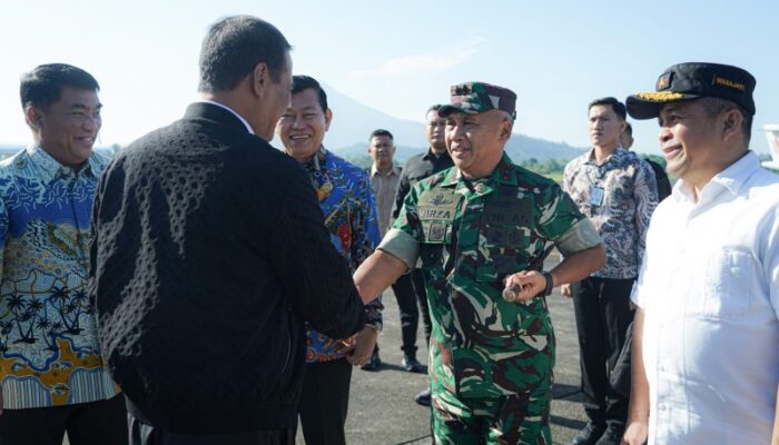 Mayjen Mirza Sambut Kunker Mentan Andi Amran di Manado, Fokus Pengembangan Kelapa Sulut