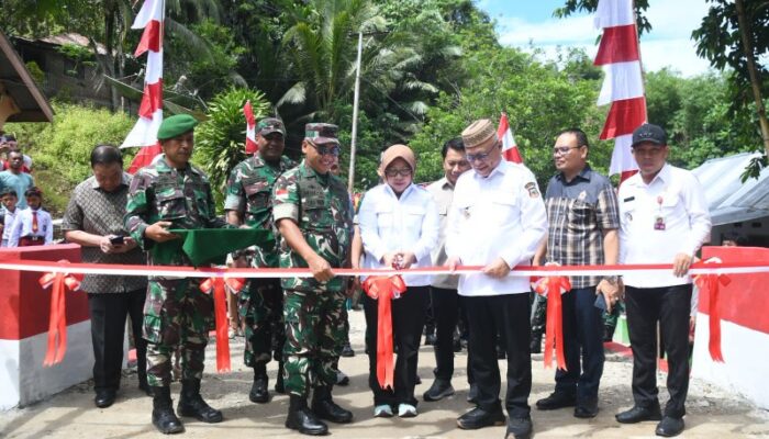 Pemerataan Pembangunan, Pangdam Merdeka Resmikan Jembatan Garuda di Telaga Biru