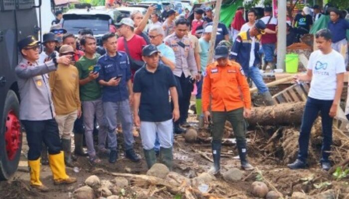 Wakapolda Sulut Turun ke Lokasi Banjir Bandang Bolmong, Ribuan Warga Masih Berjuang Bersihkan Lumpur