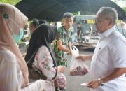 Pangdam Merdeka Berbagi Daging Kurban