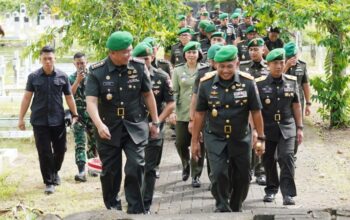 Sambut HUT ke-68, Keluarga Besar Kodam Merdeka  Ziarah di TMP Kairagi