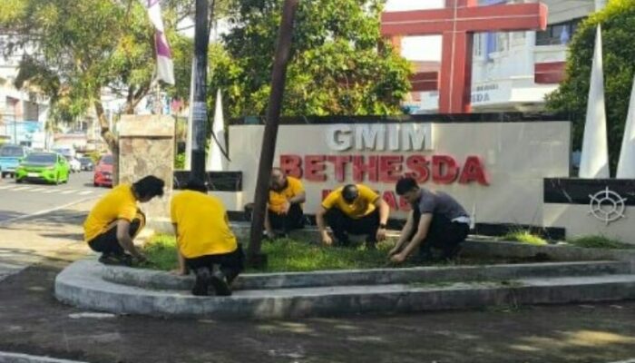 Sambut Hari Bhayangkara ke-80, Polda Sulut Bersih-Bersih Rumah Ibadah Lintas Agama