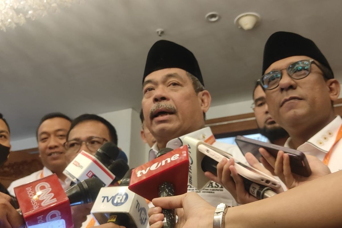 Ketua APKASI menyampaikan keluhan terkait tekanan fiskal daerah, efisiensi anggaran, dan meningkatnya beban pelayanan publik yang dihadapi pemerintah kabupaten.