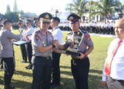 Wakapolda Sulut Serahkan Penghargaan Pemenang Lomba Hari Bhayangkara ke-80, Tekankan Profesionalisme Personel