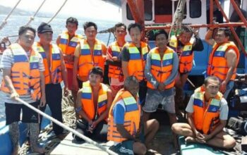 KM Koxinga Tenggelam Dihantam Gelombang Tinggi di Kema, 12 Nelayan Berhasil Diselamatkan