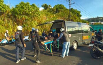 Wakapolda Sulut Hentikan Iring-iringan Kendaraan, Bantu Evakuasi Korban Kecelakaan di Ring Road