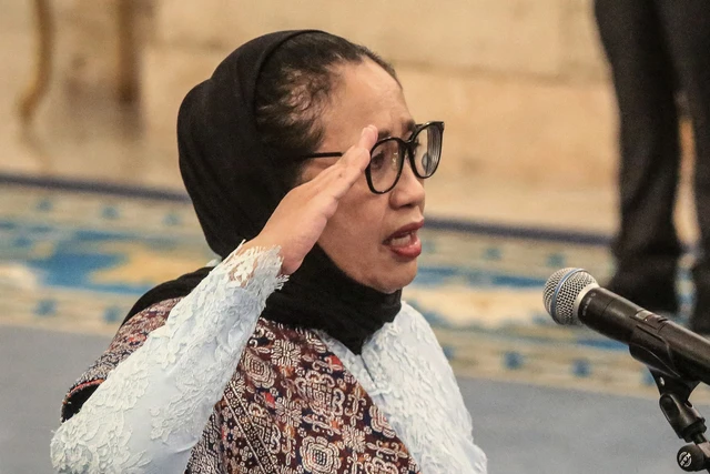 Mantan Wakil Kepala BGN Lodewyk Pusung memberikan keterangan dalam sidang praperadilan perkara dugaan korupsi program Makan Bergizi Gratis di PN Jakarta Pusat.