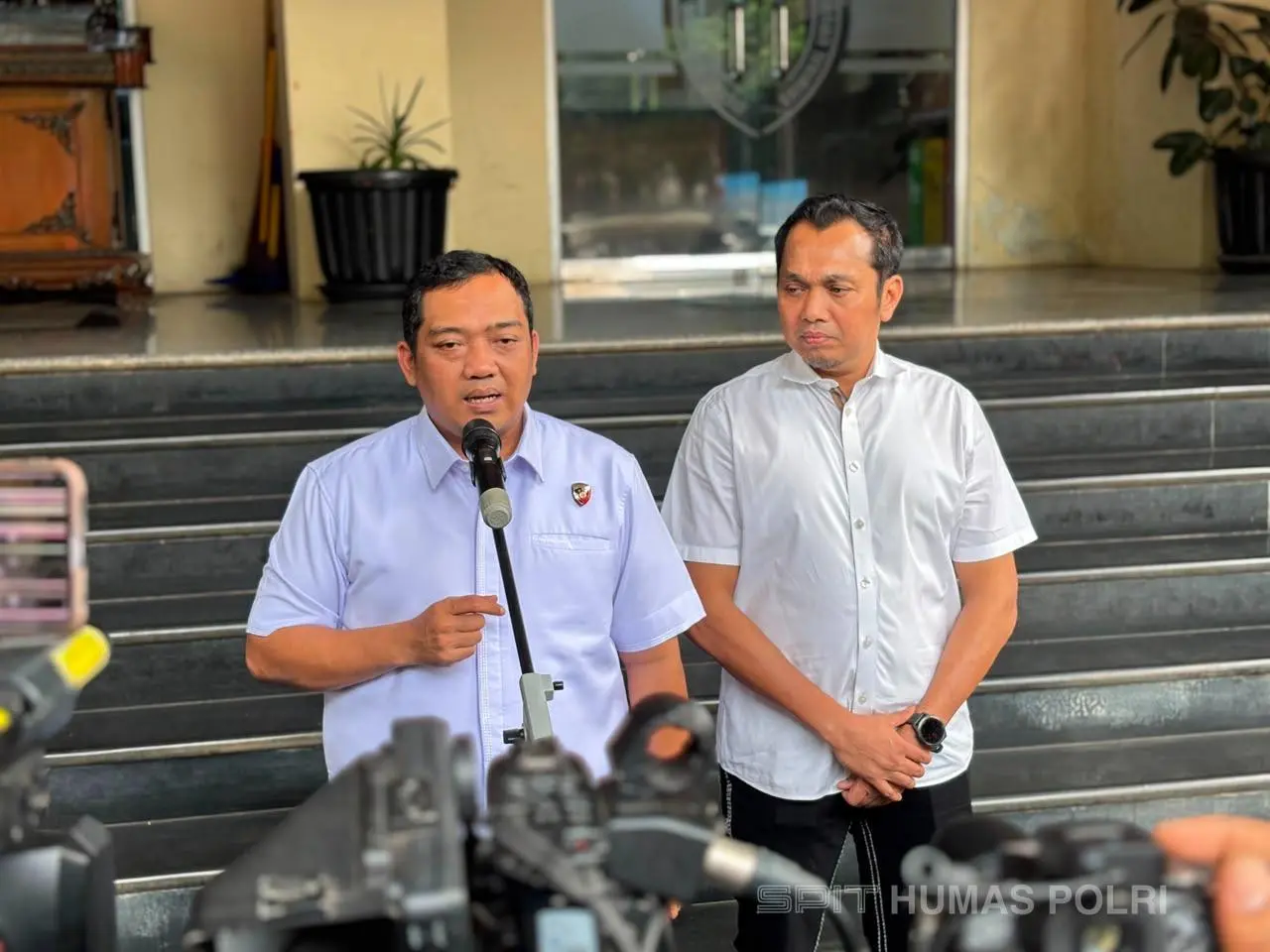 Polda Metro Jaya menetapkan empat tersangka dalam kasus challenge hafalan Al-Qur’an dengan imbalan minuman beralkohol di konser The Sounds Project, Ancol.