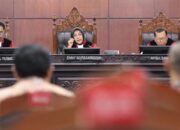 Mahkamah Konstitusi memutuskan anggaran Program Makan Bergizi Gratis harus dipisahkan dari anggaran pendidikan mulai APBN 2028.