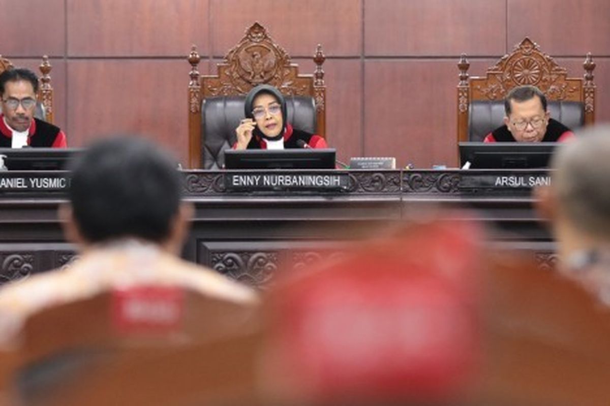 Mahkamah Konstitusi memutuskan anggaran Program Makan Bergizi Gratis harus dipisahkan dari anggaran pendidikan mulai APBN 2028.