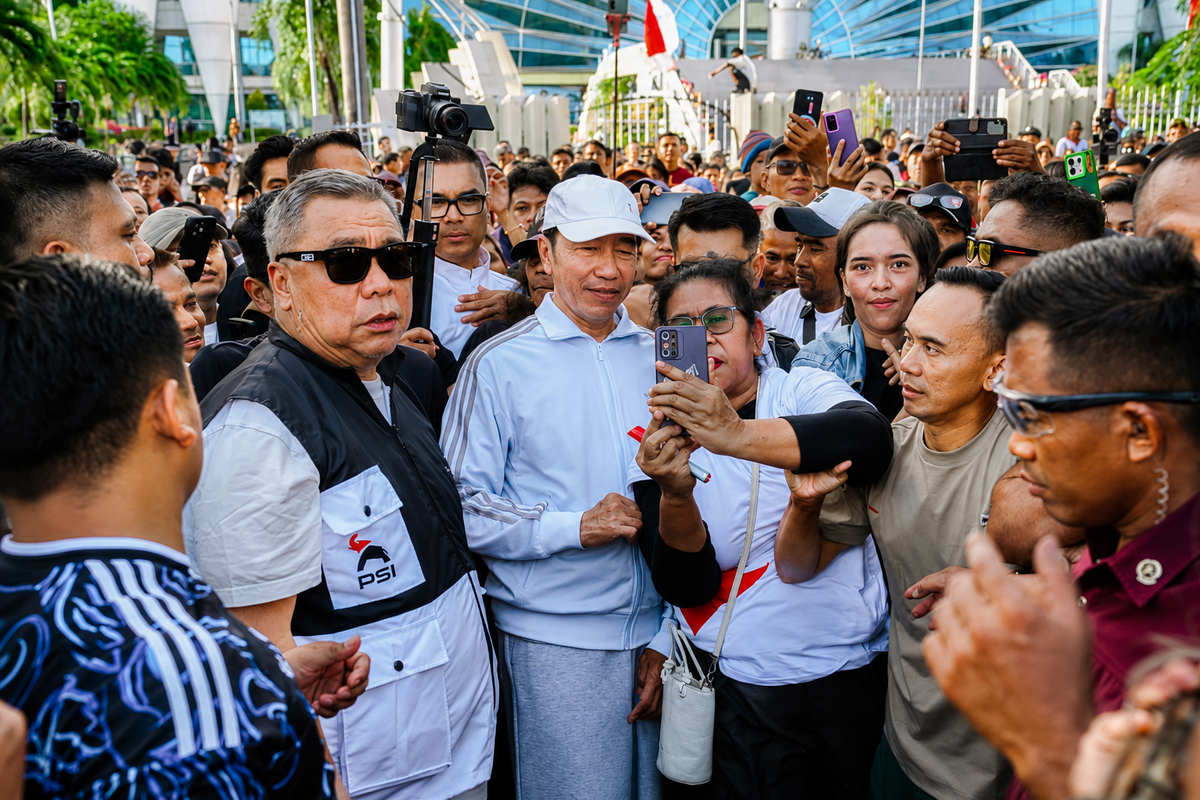 Joko Widodo menyampaikan struktur Partai Solidaritas Indonesia (PSI) hampir rampung sebagai persiapan menghadapi Pemilu 2029.