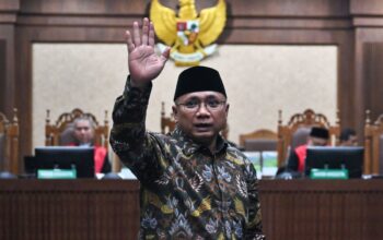Mantan Menteri Agama Yaqut Cholil Qoumas menjalani sidang perdana kasus dugaan korupsi pengelolaan kuota haji di Pengadilan Tipikor Jakarta.
