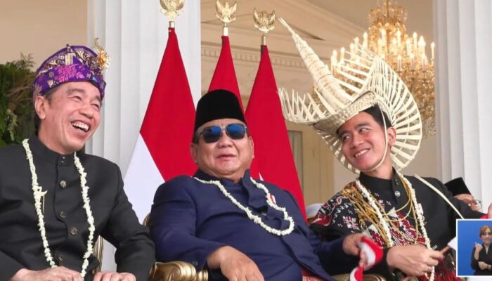 Prabowo Diapit Jokowi dan Gibran Usai Upacara HUT ke-81 RI, Mensesneg: Mereka Selama Ini Akrab