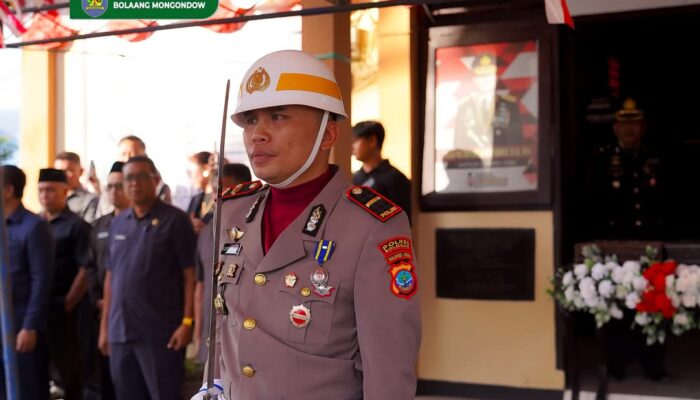 Kapolsek Sangtombolang Billygrehem Polii Jadi Sorotan dalam Prosesi Sakral Pemindahan Bendera Merah Putih