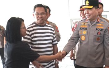 Kapolda Sulut Tinjau Gereja GMIM yang Terbakar, Salurkan Bantuan dan Imbau Waspada Musim Kemarau