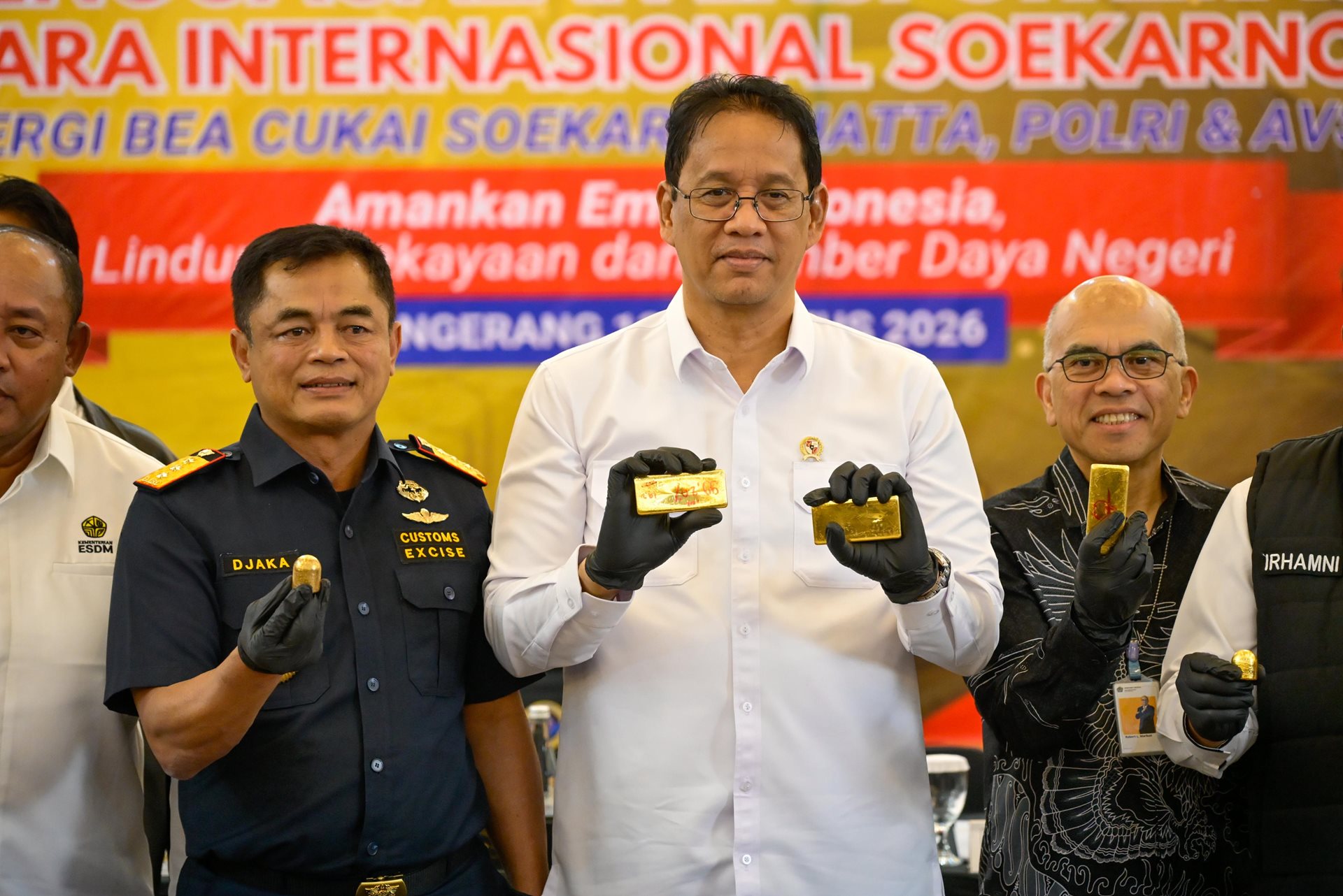 Bea Cukai Soekarno-Hatta menggagalkan dua upaya penyelundupan emas seberat 23,793 kilogram senilai sekitar Rp63 miliar di Terminal 3