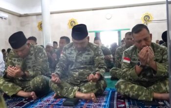 Pangdam XIII/Merdeka Mayjen TNI Mirza Agus bersama prajurit dan keluarga mengikuti lomba HUT ke-81 Kemerdekaan RI di Manado.