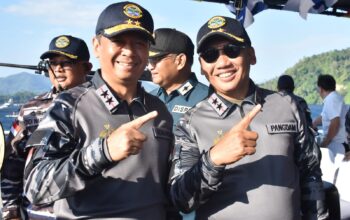 Pangdam XIII/Merdeka Mayjen TNI Mirza Agus bersama prajurit dan keluarga mengikuti perlombaan HUT ke-81 Kemerdekaan RI di Manado.