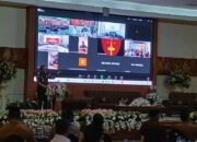 Kepala Kejaksaan Tinggi Sulawesi Utara Jacob Hendrik Pattipeilohy menyampaikan materi tentang penegakan hukum korupsi pertambangan dalam seminar di Kotamobagu.