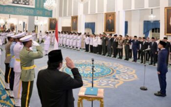Wapres Gibran Rakabuming Raka mengukuhkan 76 anggota Paskibraka Nasional di Istana Negara untuk bertugas pada HUT ke-81 Kemerdekaan RI