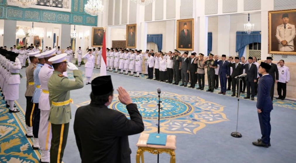 Wapres Gibran Rakabuming Raka mengukuhkan 76 anggota Paskibraka Nasional di Istana Negara untuk bertugas pada HUT ke-81 Kemerdekaan RI