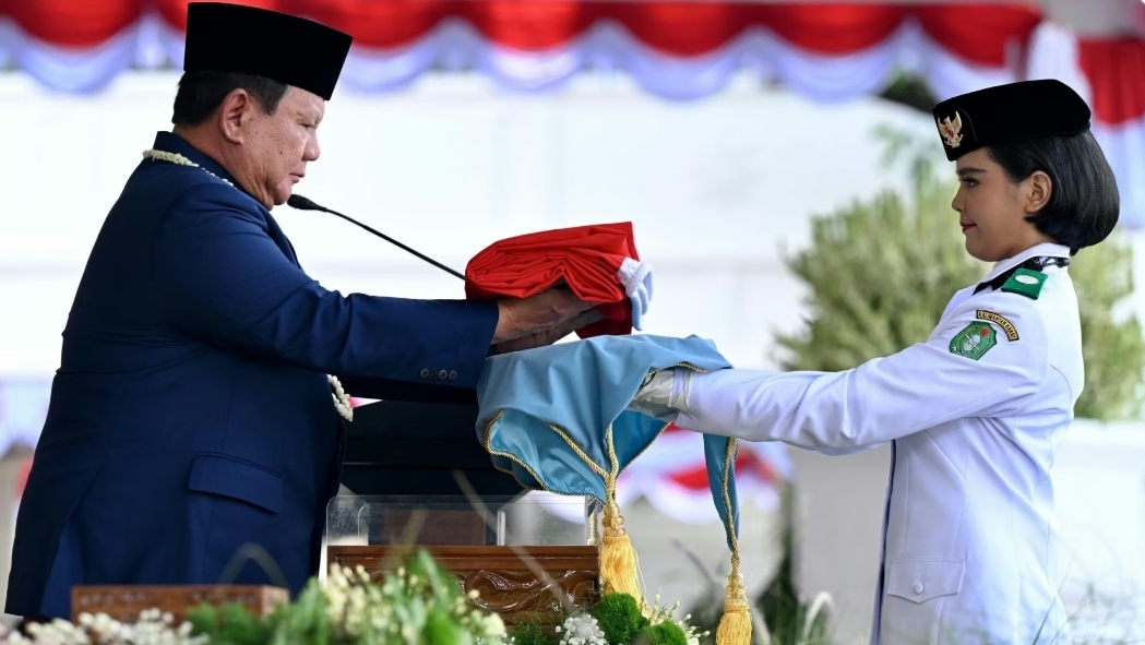 Bendera Merah Putih dikibarkan di Istana Merdeka dalam upacara HUT ke-81 Kemerdekaan Republik Indonesia.