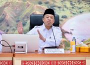 Menteri ATR/BPN Nusron Wahid menyampaikan arahan percepatan sertipikasi tanah rumah ibadah saat rapat koordinasi di Kantor Gubernur Nusa Tenggara Timur, Kupang.
