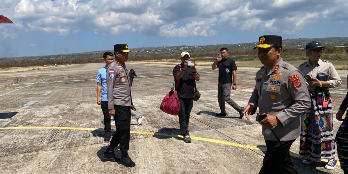 Kapolda NTT bergerak ke Kabupaten Sikka untuk mempercepat penanganan warga terdampak gempa bersama Brimob dan tim trauma healing.