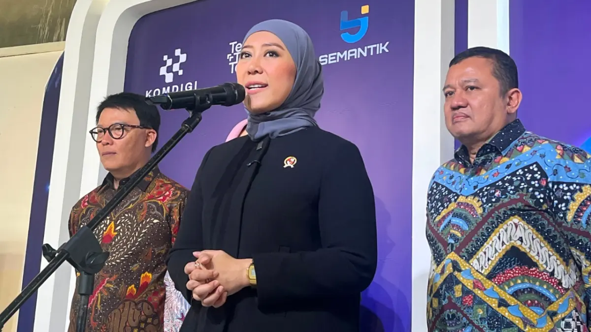 Menteri Komunikasi dan Digital Meutya Hafid mengingatkan masyarakat agar tidak merekam orang lain tanpa izin untuk dijadikan konten media sosial.