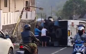 Bus Kawangkoan–Manado Terguling di Tomohon Utara, Delapan Orang Dilarikan ke Rumah Sakit